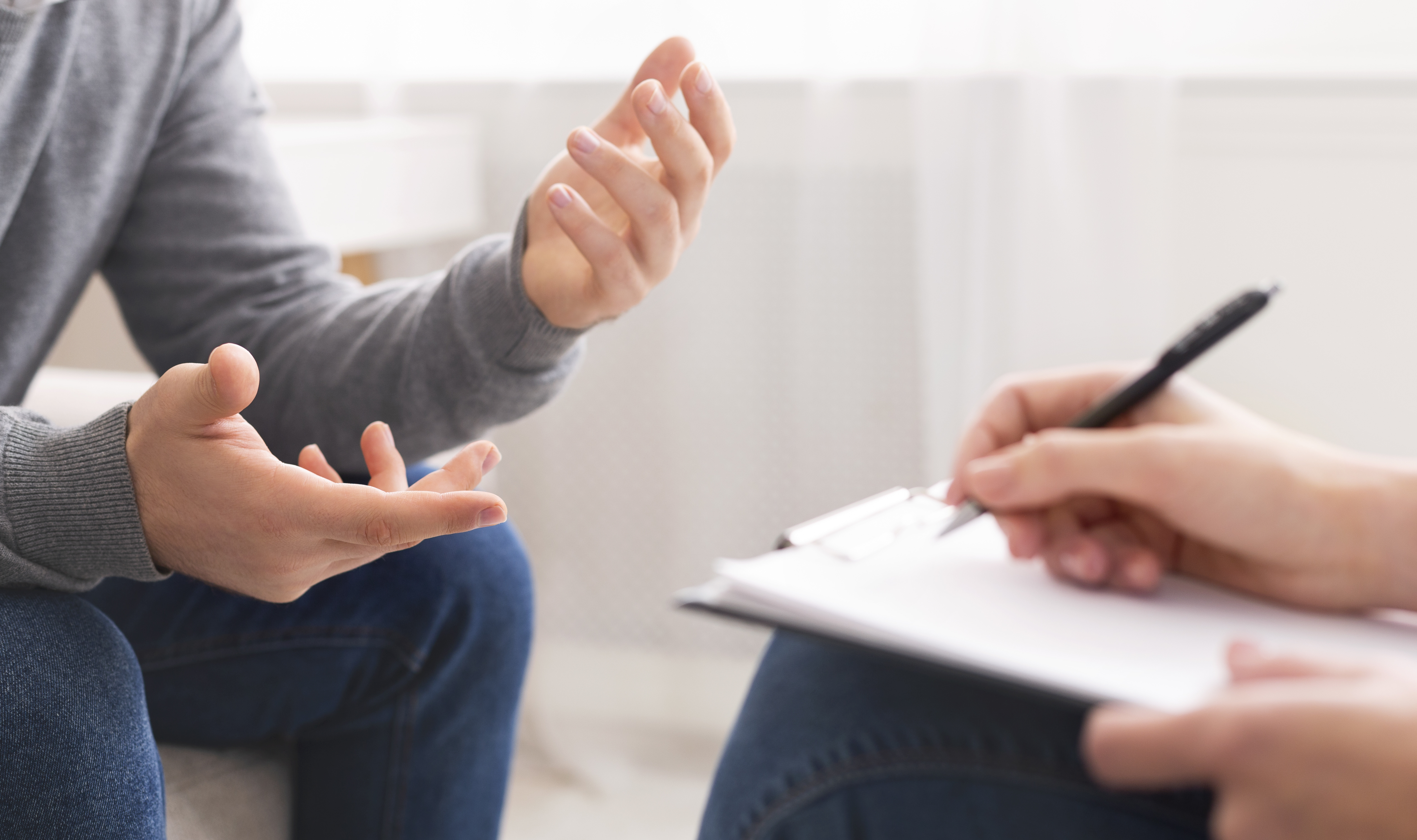 Behandlungsraum der STATIC Physiotherapie Praxis in Wiesbaden